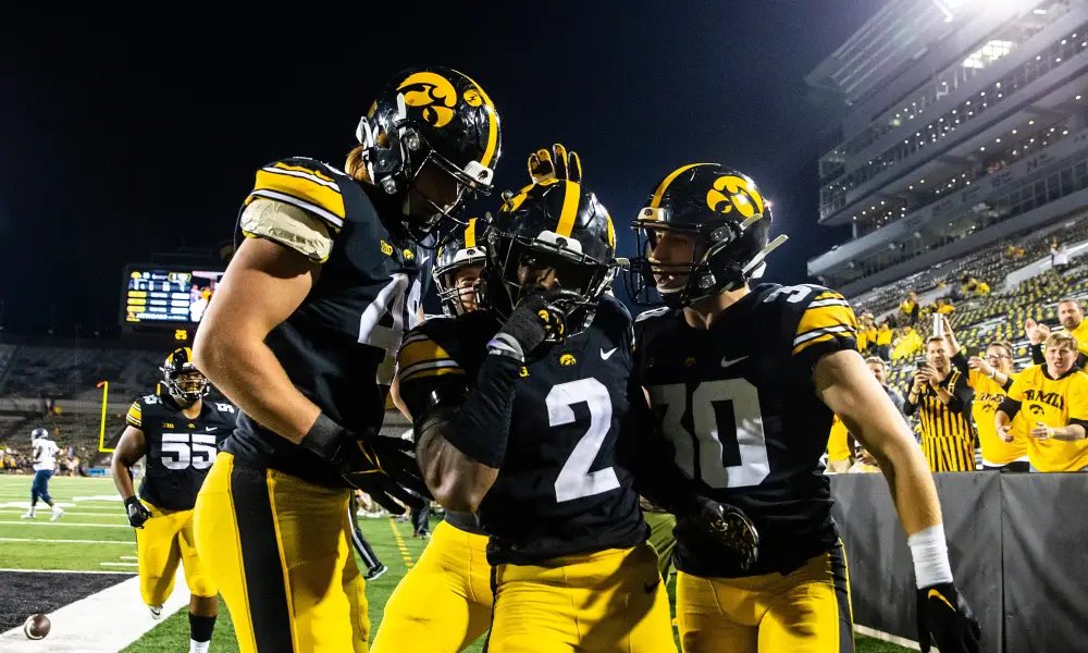 antwanraymond8's tweet photo. #AGTG I am extremely blessed to have received an offer from the University Of Iowa ⚫️🟡!! #GoHawks @LadellBetts46 @CoachJesse18 @CoachMeyerCAI @CoachJohnsonCAI @CAIKnightsFB https://t.co/ZDmLT4qOVE