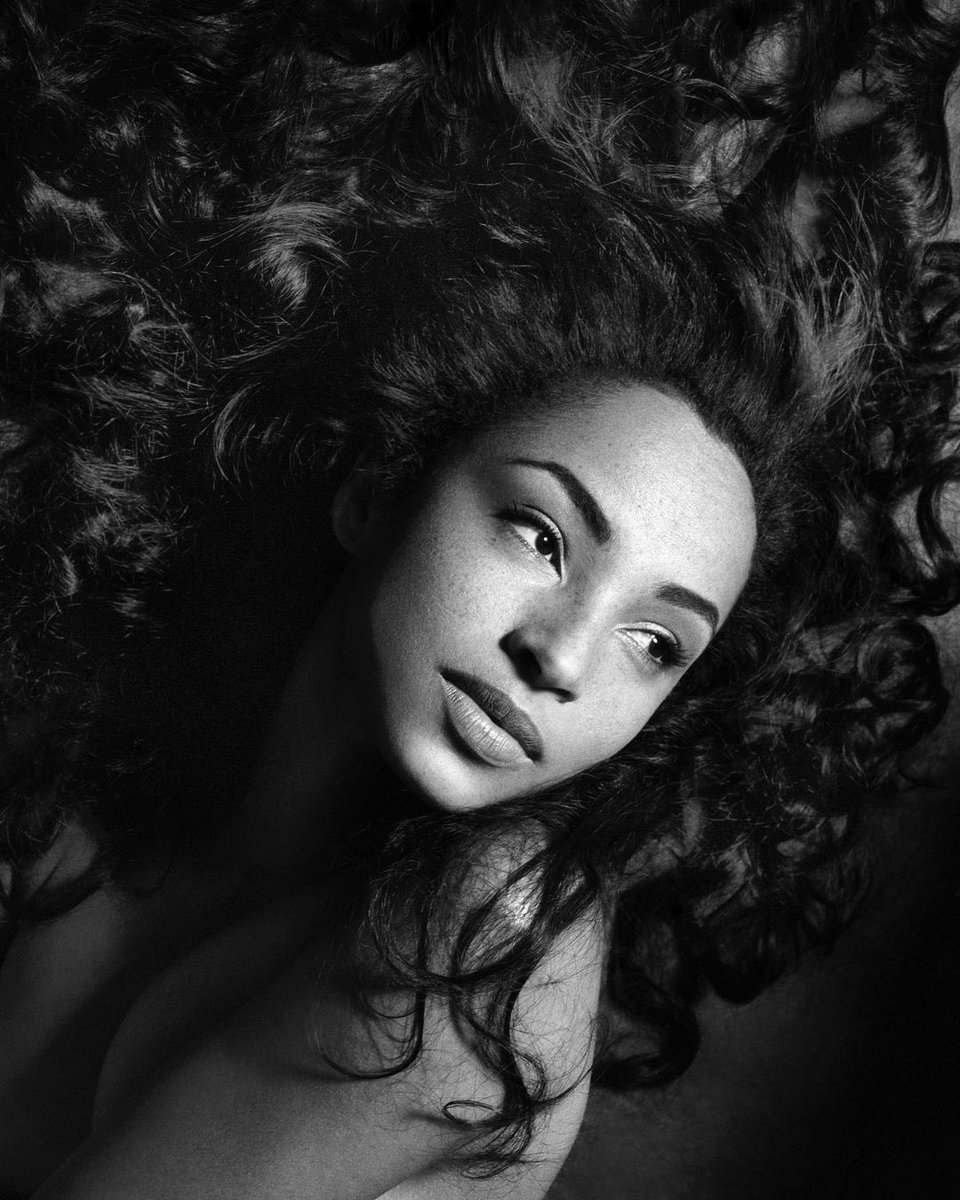 sade adu. 
london. 1992. 📸 albert watson.