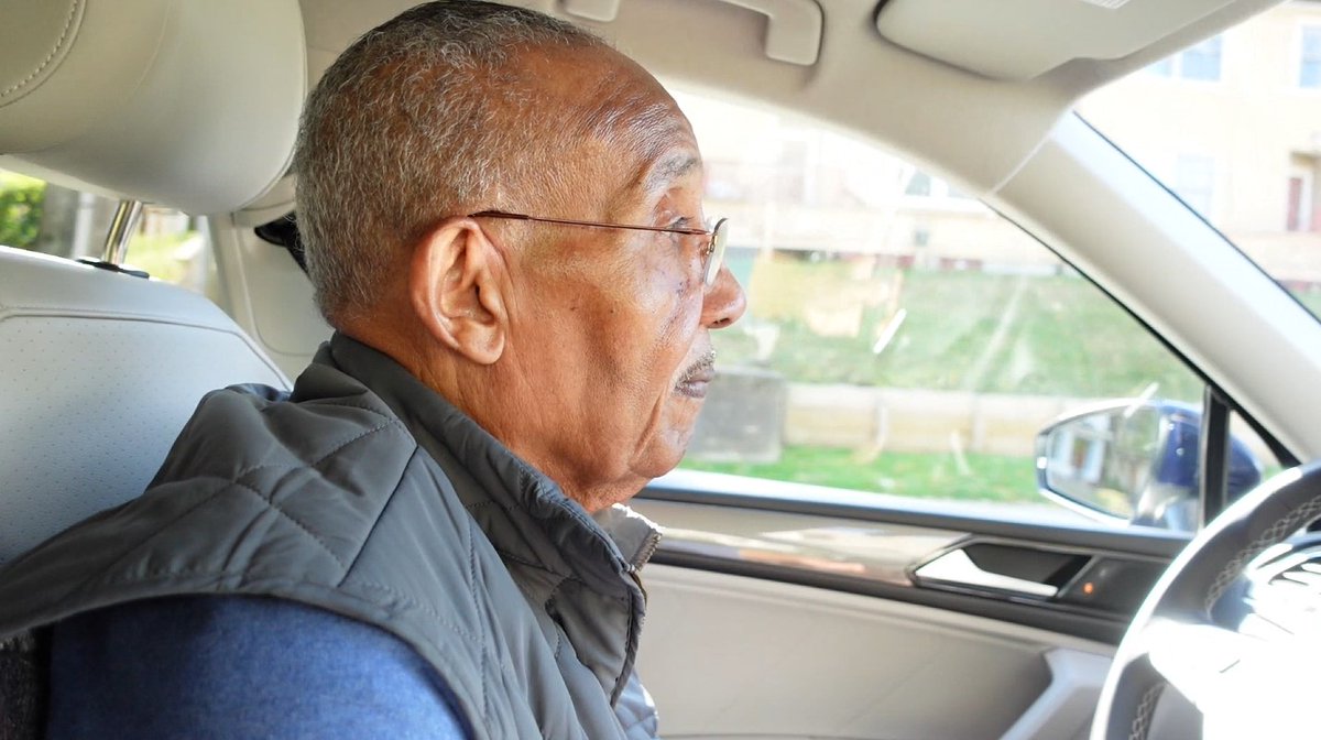 Elaine Barlow tweet media