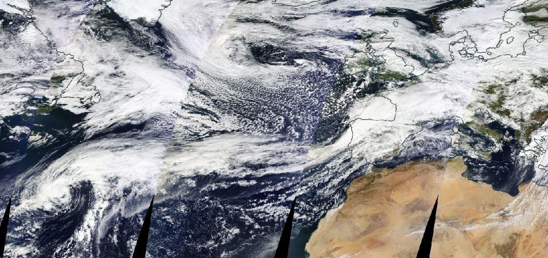 vremenolovec's tweet image. Kot zanimivost nekaj dodatne vlage in s tem energije v ozračje bo ponoči in jutri prispeval tudi nekdanji tropski ciklon #Tammy 🌀 Ta se nahaja v bližini Bermudskega otočja, 6000 km stran od nas. Oblačno reko je danes lepo ujel Nasin satelit. #NASAWorldView