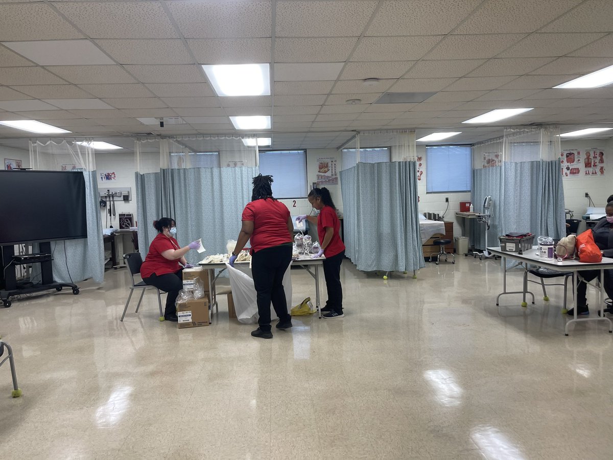 NHREC_CTE_BF's tweet photo. The fall blood drive is in full swing! Join us in giving the gift of life this season. Your donation can make a huge difference. #FallBloodDrive #DonateLife #NHRECCTE #LeadBoldly #WeAreNewHorizons
@NHREC_VA @RedCross https://t.co/kyXV4b1jDQ
