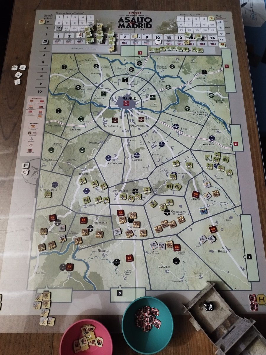 Gran juego este Asalto a Madrid de #HQwargames
Y gran episodio de <a href="/AbuelosGames/">Abuelos Games</a> sobre él