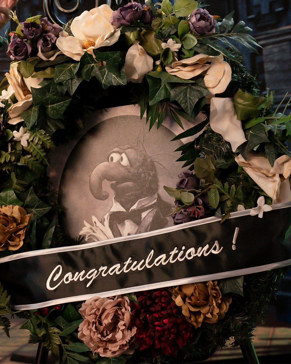 GonzotheGreat's tweet image. Check out this nifty photo wreath I bought to congratulate myself on stuffing a tuba full of tapioca and painting a wall with it! It's important to celebrate the weird wins, y'know?