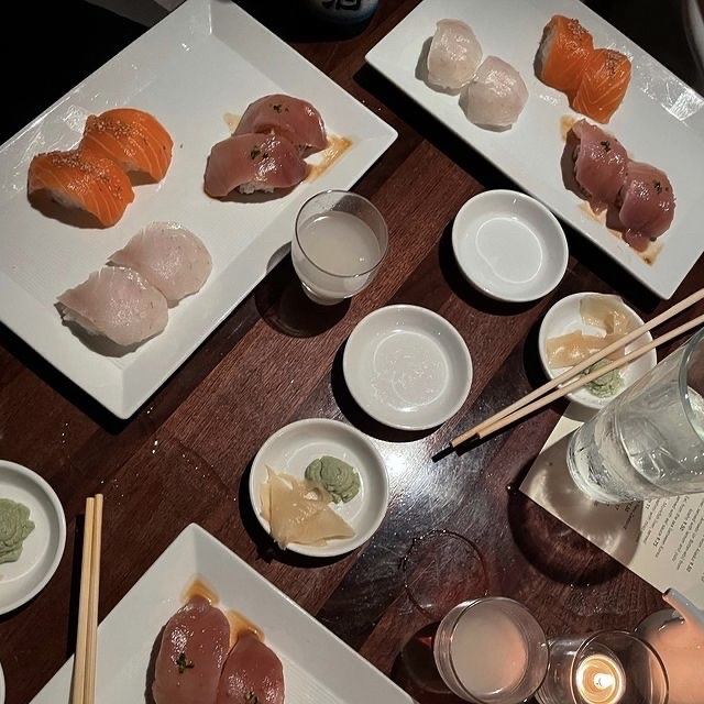 Good friends go to sushi. Great friends go to SUGARFISH 😋 📸 @textmeyourfit