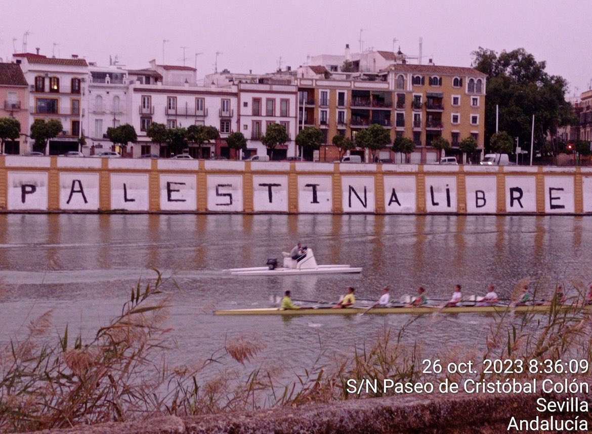 kansaita_'s tweet photo. sería una pena que esta foto de la pintada que han hecho en Sevilla recorra todo internet ya que el ayuntamiento sevillano la ha borrado corriendo porque no quiere que se vea https://t.co/PCF7ic3bJT