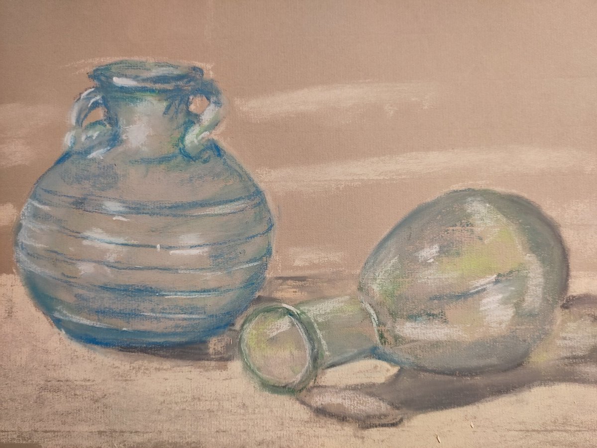 Another evening of me being stuck in my study led to this drawing

#pasteldrawing #stilllife