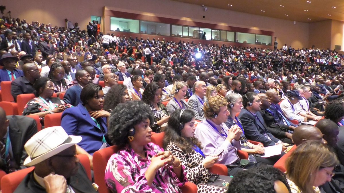 PNUDRepduCongo's tweet photo. Sommet des Trois bassins=
➡️Préservation des espèces végétales &amp; animales
➡️Préservation des communautés humaines
➡️Développement des chaînes de valeurs économiques, inclusives &amp; ecologiquement rationnelles

👏👏👏 @PNUDRepduCongo en appui au S3B, pour le peuple &amp; pour la planète https://t.co/Lq5BIyirk3