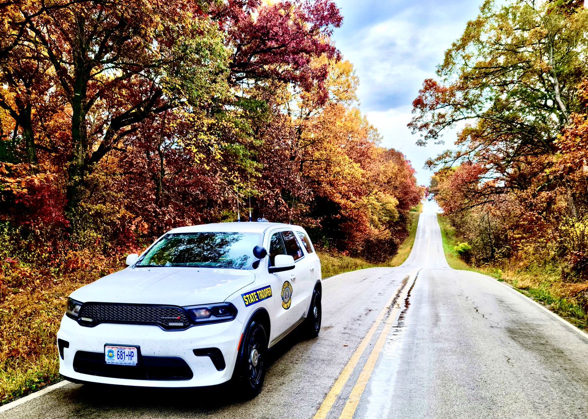 MSHPRecruiting's tweet photo. You can’t beat Missouri in the fall! 🍁 Make Missouri your office 🍂 https://t.co/ua9CATTIh3 🎃800-796-7000 #Fallviews #showmestate https://t.co/IN9rr0BNqo