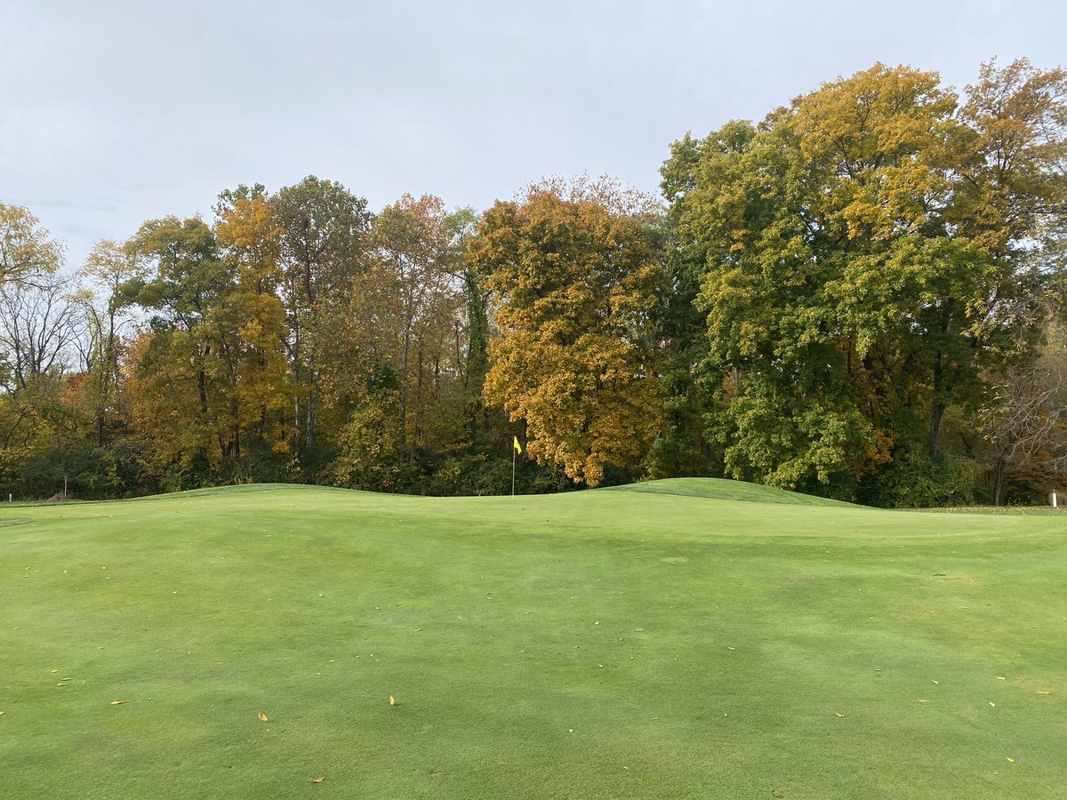 BarryLCameron's tweet photo. Just finished a terrific round of golf with Matt Cameron, Branden Grimshaw and Bob Weeder, at the Oasis Golf Club, with amazing weather and spectacular scenery.

#FabulousFall
#RiverHillsRocks
#BandOfBrothers
#TheBestIsYetToCome https://t.co/M3e1rnmvnf