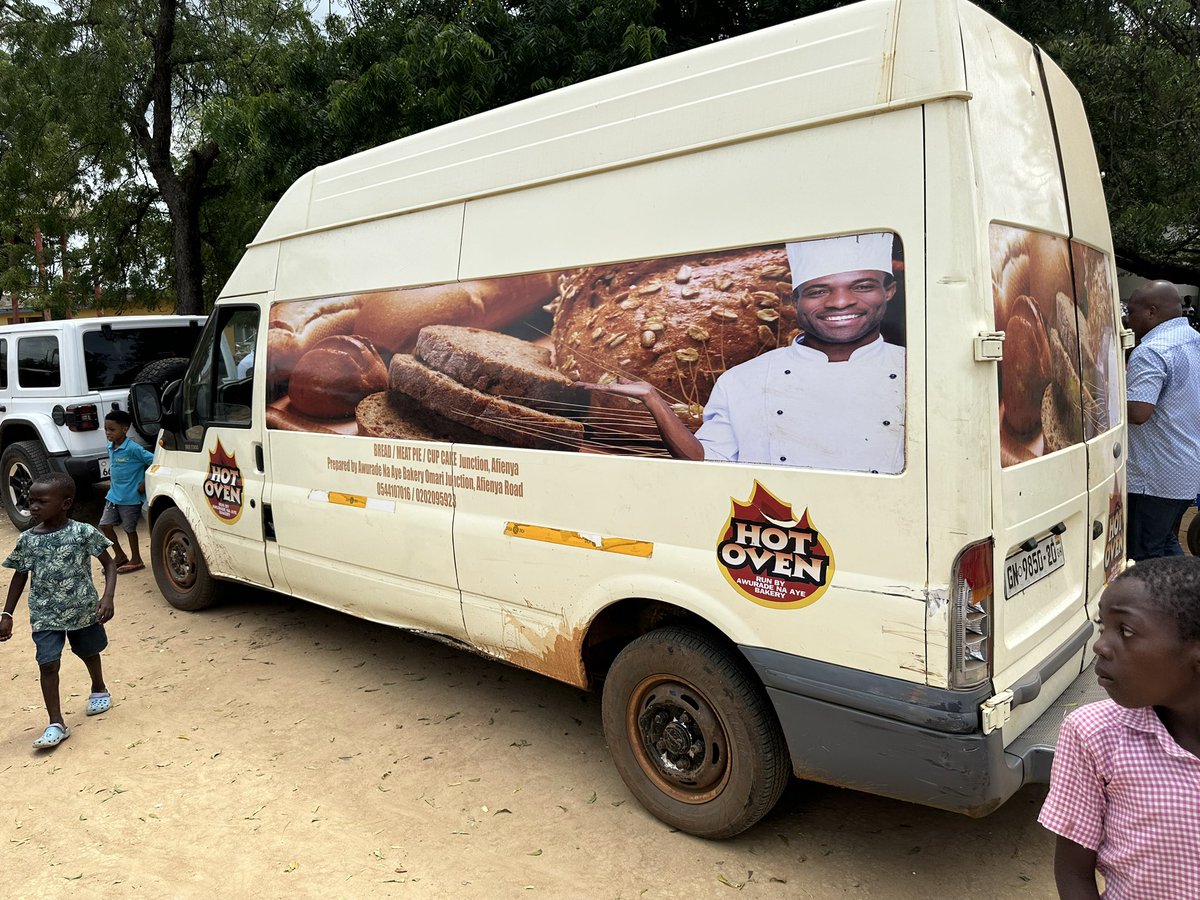 S_OkudzetoAblak's tweet photo. Owner of the popular and delicious Hot Oven bakery was here to serve it hot as she loves to do it. 

Mum, the 650 people you fed this morning at the Mepe RC Camp are absolutely grateful. 

God bless. 🙏🏾 https://t.co/YutIawFLTS