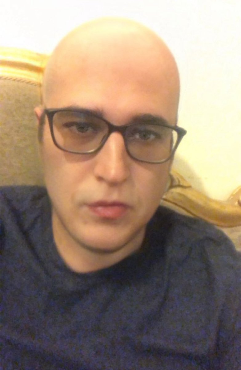 AneelaHashmi__'s tweet image. #CleanShave
#BehindYouMobeen