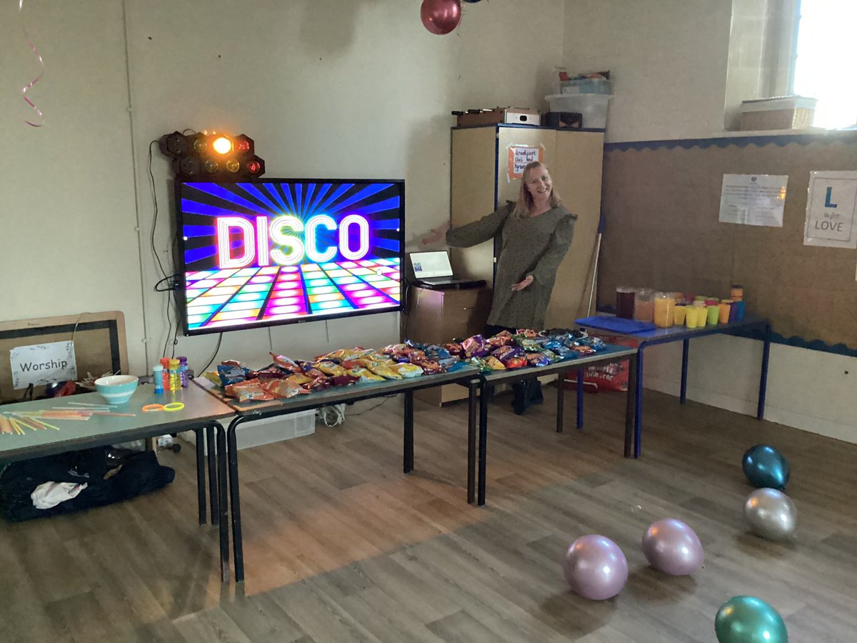 LongboroughCofE's tweet photo. Fancy dress disco! So much fun and amazing costumes. Well done School Council. https://t.co/nv55yHfWbF