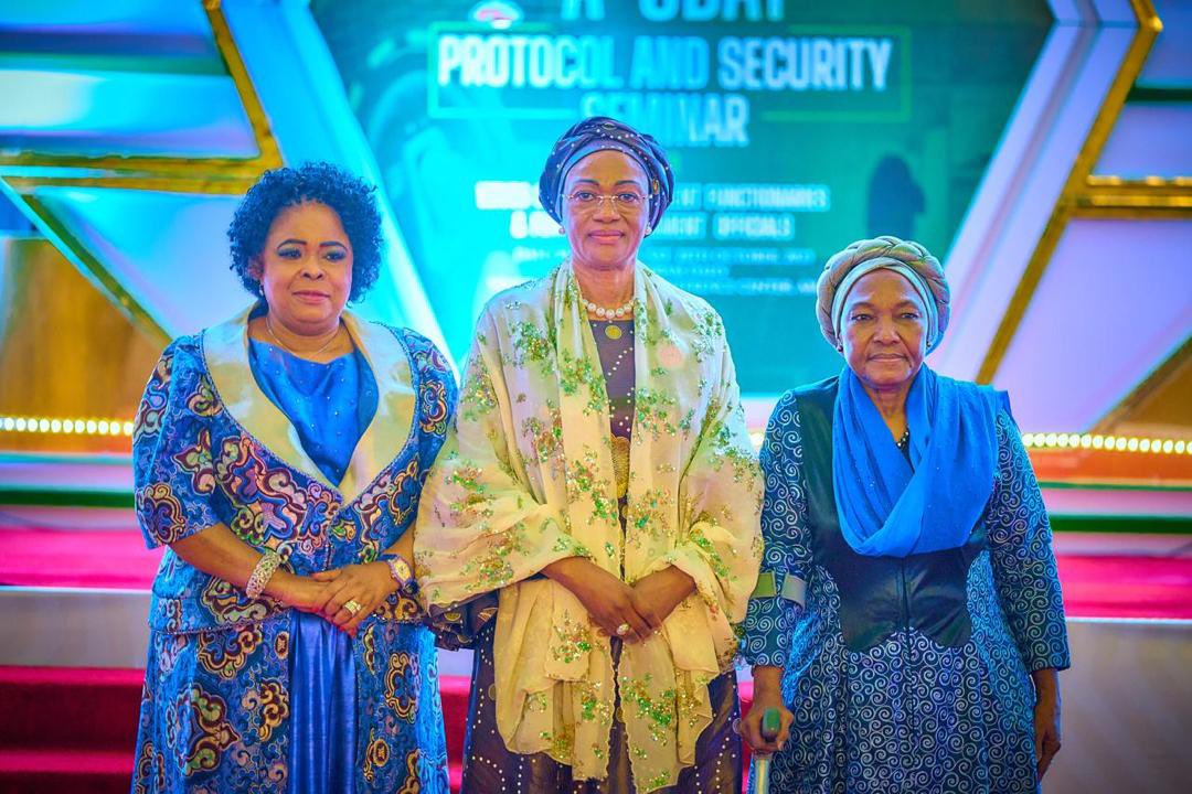 Mr_JAGs's tweet photo. Former First Lady of Nigeria, Dame Patience Jonathan, First Lady of the Federal Republic of Nigeria, Senator Oluremi Tinubu @SenRemiTinubu, CON and Wife of Former Head of State, Mrs Ajoke Muritala Mohammed at the opening of the 3 Day protocol and security seminar organized by the office of the First Lady of the Federal Republic of Nigeria in Abuja on Thursday 25th October 2023.

#RenewedHopeInitiative