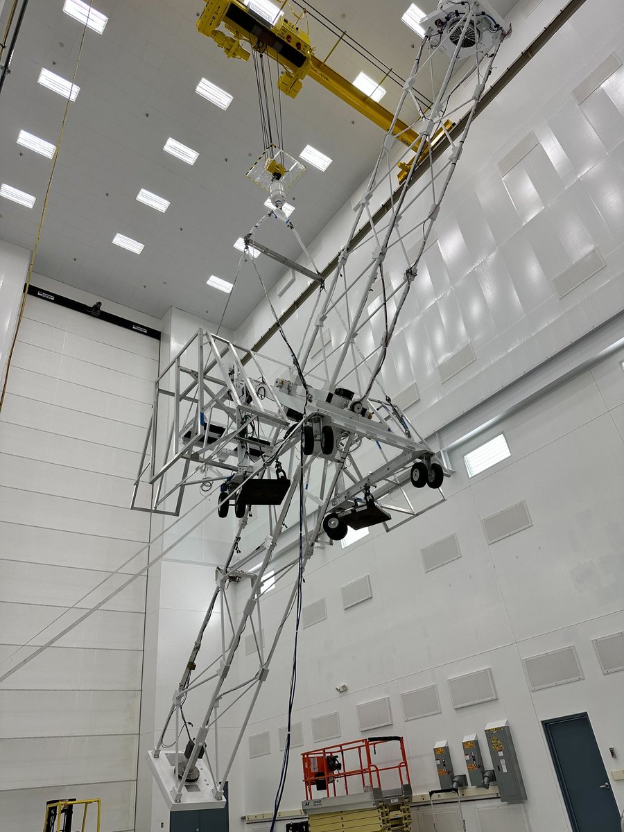 XL-Calibur in the high bay @NASA_Wallops It's high enough for an 80° pitch. 🔭