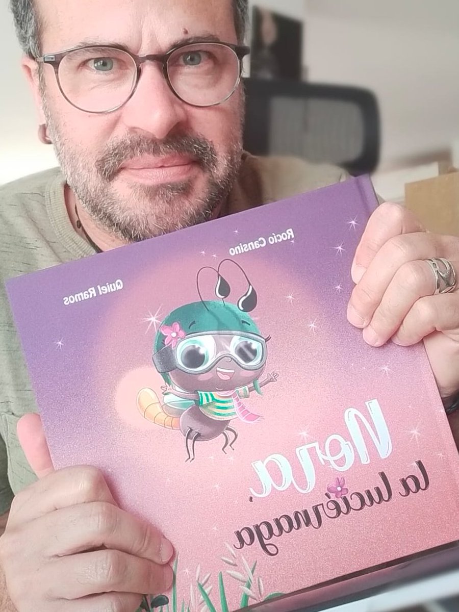 FELIZ, FELIZ, FELIZZZZZZ!!! 😍😍😍
Ya esta "Nora, la luciérnaga" conmigo en casa ❤️❤️. El último álbum que he ilustrado para mi amiga y compañera Rocío Cansino.
Podéis encontrarlo en librerías y/o encargándoselo a ella personalmente.