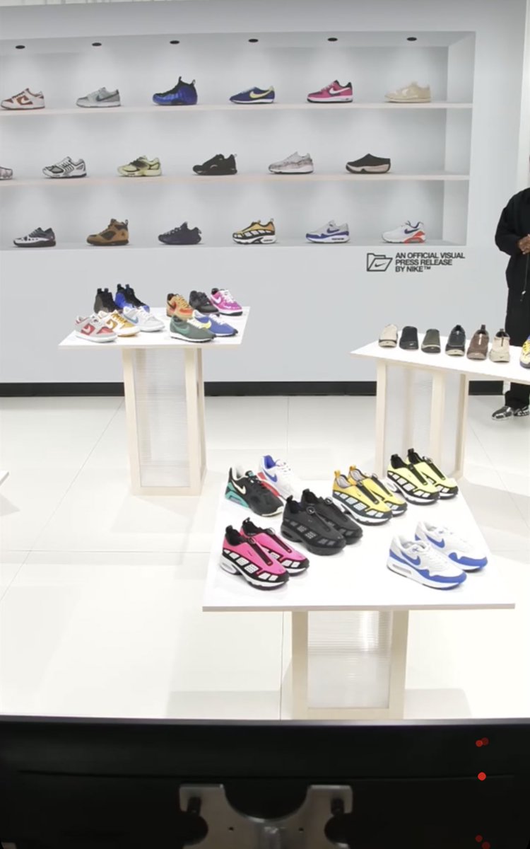 SNKR_TWITR tweet media