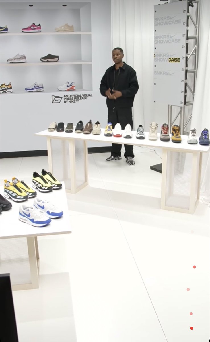 SNKR_TWITR tweet media