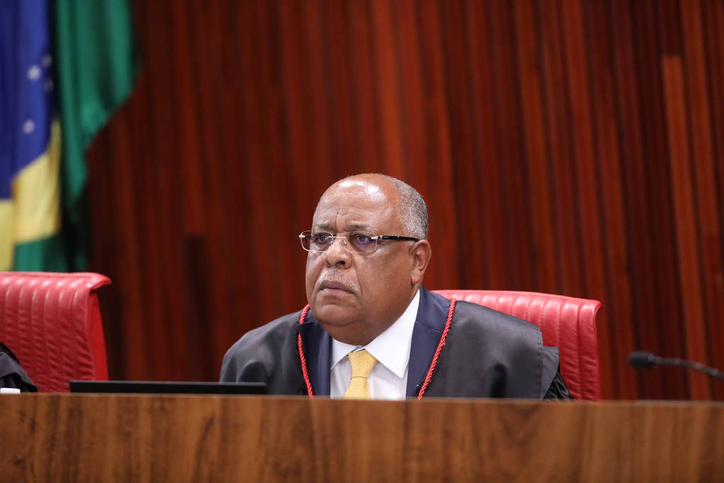 pesquisas_elige's tweet photo. 🚨URGENTE: O Ministro Benedito Gonçalves, do TSE, acaba de votar por uma nova condenação de inelegibilidade para o ex-presidente Jair Bolsonaro e sugere uma multa de R$ 425 mil por uso indevido dos atos do dia 07/09/2022

🗞️Folha de São Paulo https://t.co/mVGaN60r5a