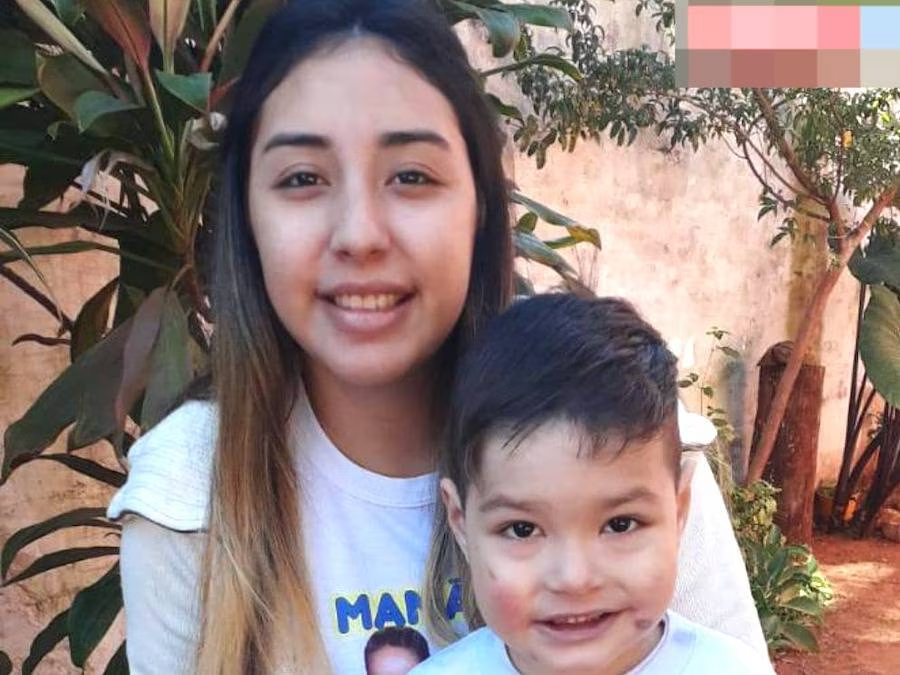 delpynews's tweet photo. ▶️ PAÍS QUE DUELE | 🇵🇾💔

 Milan, de 4 añitos, tuvo que recurrir a una donación de G. 30 millones para acceder a un corazón artificial y seguir luchando por vivir. 

Mientras tanto, los legisladores pretenden que el Estado destine G. 7 mil millones al año para sus salarios.

"Es una ofensa, una agresión al pueblo paraguayo. No se pueden priorizar necesidades mezquinas y egoístas", dijo la Dra. Nancy Garay, jefa de Cardiología del Acosta Ñu.

"Esas personas que tienen esas peleas estériles y vergonzosas, deberían usar su tiempo visitando hospitales y escuelas".

"Prácticamente, uno ya no quiere ni decir que es paraguayo", agregó.
