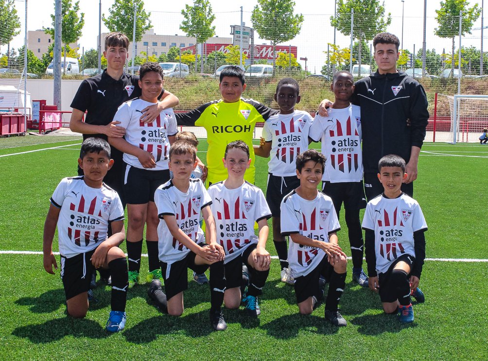 OOPENIbisLleida's tweet photo. En los hoteles ibis somos forofos del deporte de base y de equipo.⚽

Por eso nos encanta el Club Atlètic Segre. 🙌

¡Gracias por vuestra labor, Club Atlètic Segre! 💪

@IbisLleida @ibistorrefarrer @atleticsegre
#ibislleida #atleticsegre https://t.co/gr5Q9ApyJP