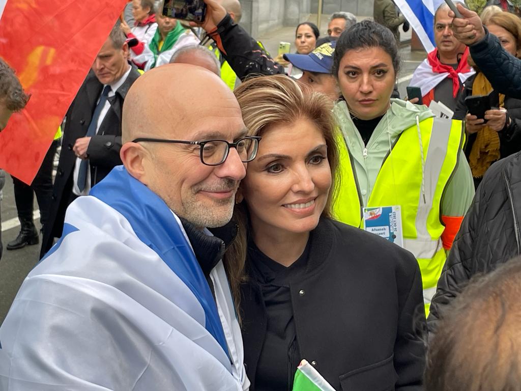 DSchwammenthal's tweet photo. What an honor to be with

Crown Princess Yasmine Pahlavi
at our rally:

"Iranians and Jews United for a New Middle East" https://t.co/3ypPPmieIv