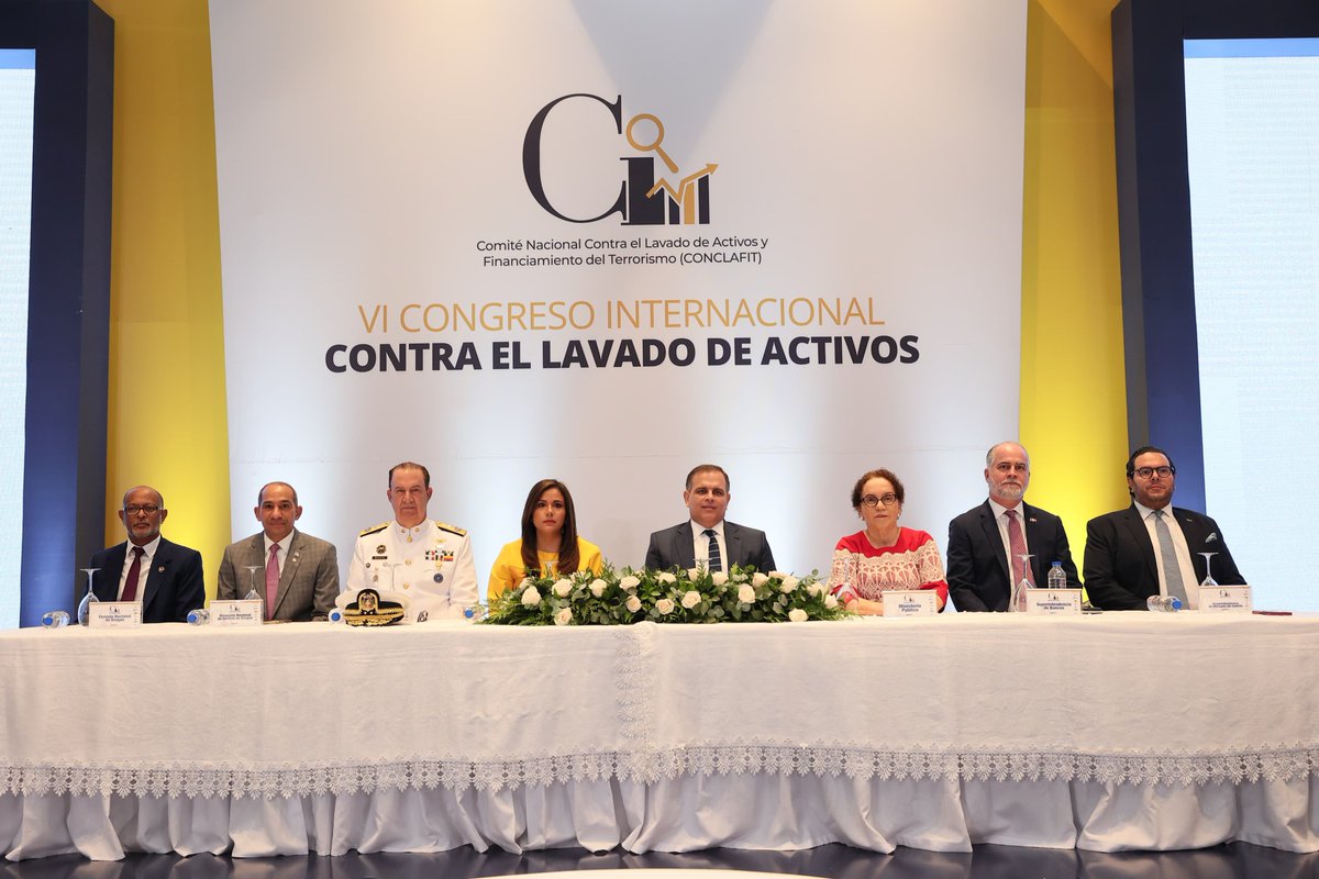 MinHaciendard's tweet photo. El ministro @jochivicente dio apertura este jueves al VI Congreso Internacional Contra el Lavado de Activos, en el cual reiteró el compromiso del Gobierno con el combate de ese delito y del financiamiento del terrorismo.
@UAF_RD
#CONCLAFIT #LavadoDeActivos #VICongresoCLA https://t.co/WkaewHhMV5