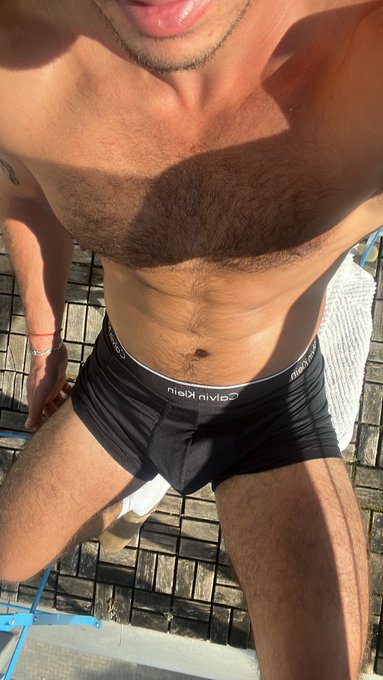 There&rsquo;s so many buildings around someone must&rsquo;ve saw me lol 🍆 https://t.co/JJYtnTkbcN