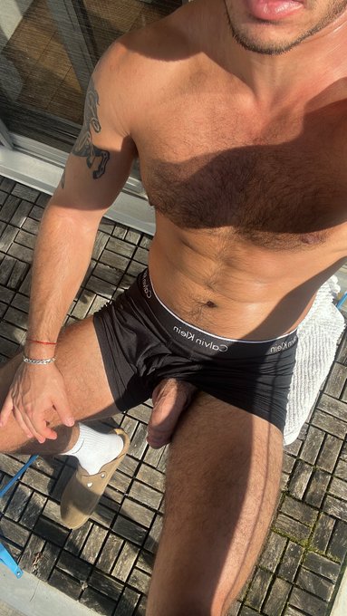 There&rsquo;s so many buildings around someone must&rsquo;ve saw me lol 🍆 https://t.co/JJYtnTkbcN