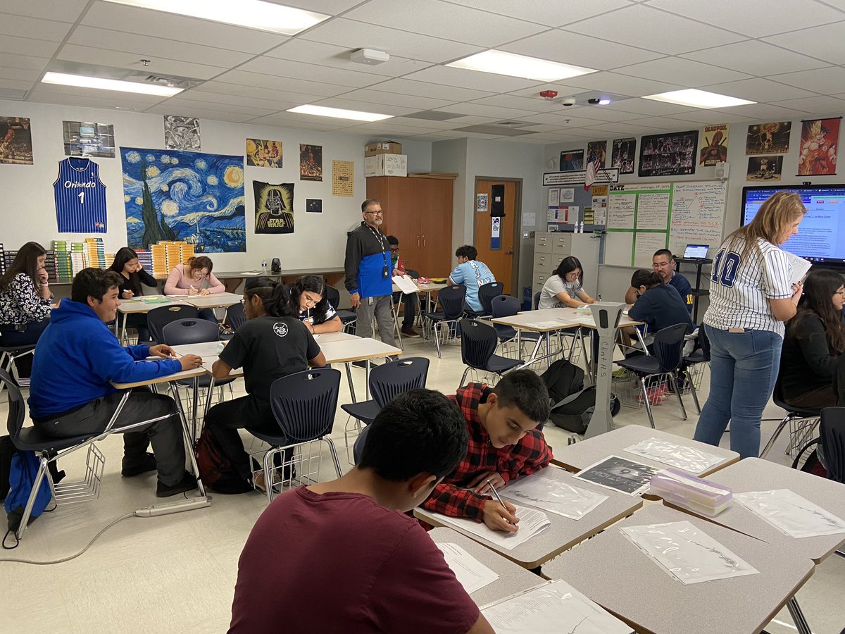 ClintHSLions's tweet image. CHS campus Instructional Rounds 
English I 
#studysync #dictionaryskills
#peertopeerlearning
Great job Mr. Gardea 
@MabelGarcia1014