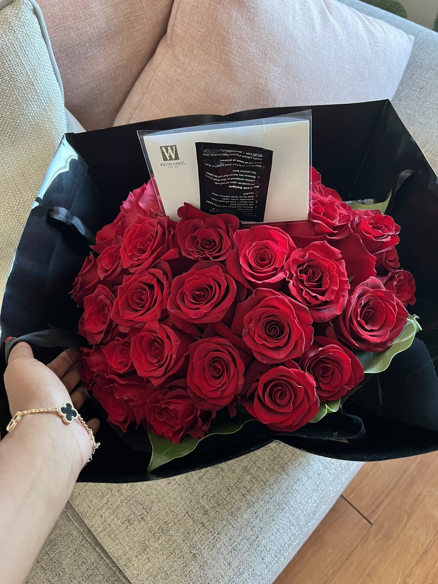 heatherblakely9's tweet photo. Good girls keep a fresh bouquet of florals thank you sweet admirer ❤️ https://t.co/RSDRSr62qK