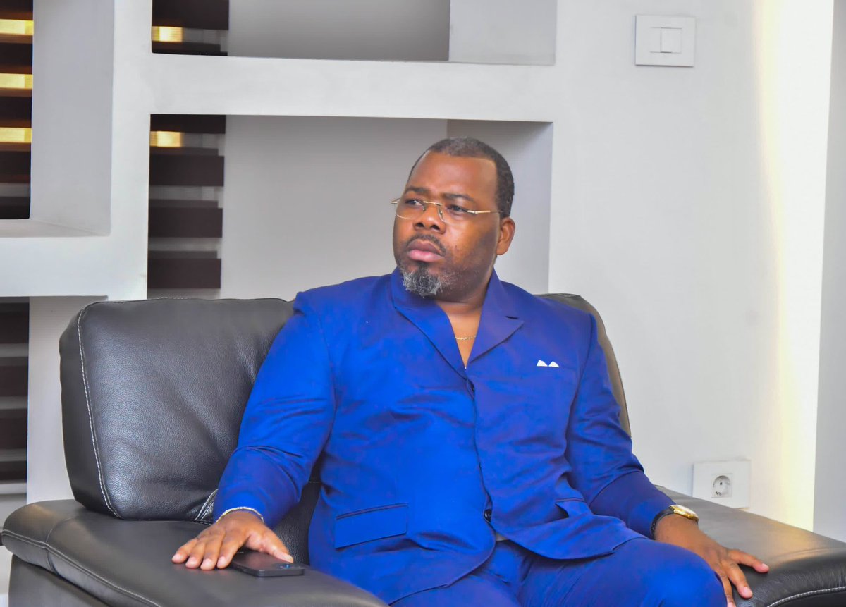 Int_Prov_Kin's tweet image. Le Min. Prov d L’int., a reçu l’hon. @TatianaPembe, venue lui faire part d la situation sécuritaire qui prévaut ds la c. d Ndjili. Le Min. lui a rassuré d sa détermination à éradiquer les poches d’insécurité ds la ville &amp;amp; a envisagé dès la semaine prochaine 1 série d’opérations.