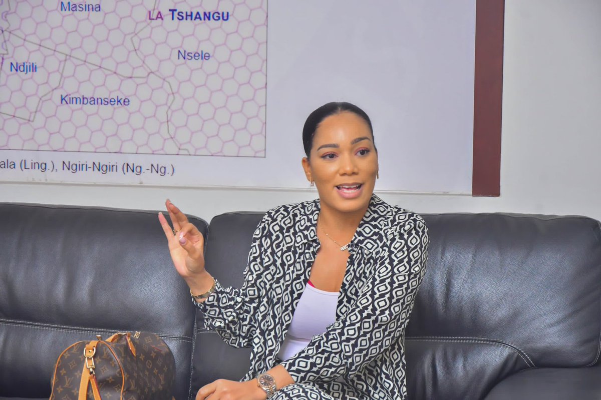 Int_Prov_Kin's tweet image. Le Min. Prov d L’int., a reçu l’hon. @TatianaPembe, venue lui faire part d la situation sécuritaire qui prévaut ds la c. d Ndjili. Le Min. lui a rassuré d sa détermination à éradiquer les poches d’insécurité ds la ville &amp;amp; a envisagé dès la semaine prochaine 1 série d’opérations.