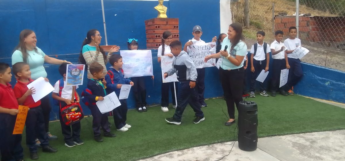 Candidatos al Gobierno Estudiantil, preparando a nuestros niños para ejercer la democracia en nuestras escuela <a href="/NicolasMaduro/">Nicolás Maduro</a>