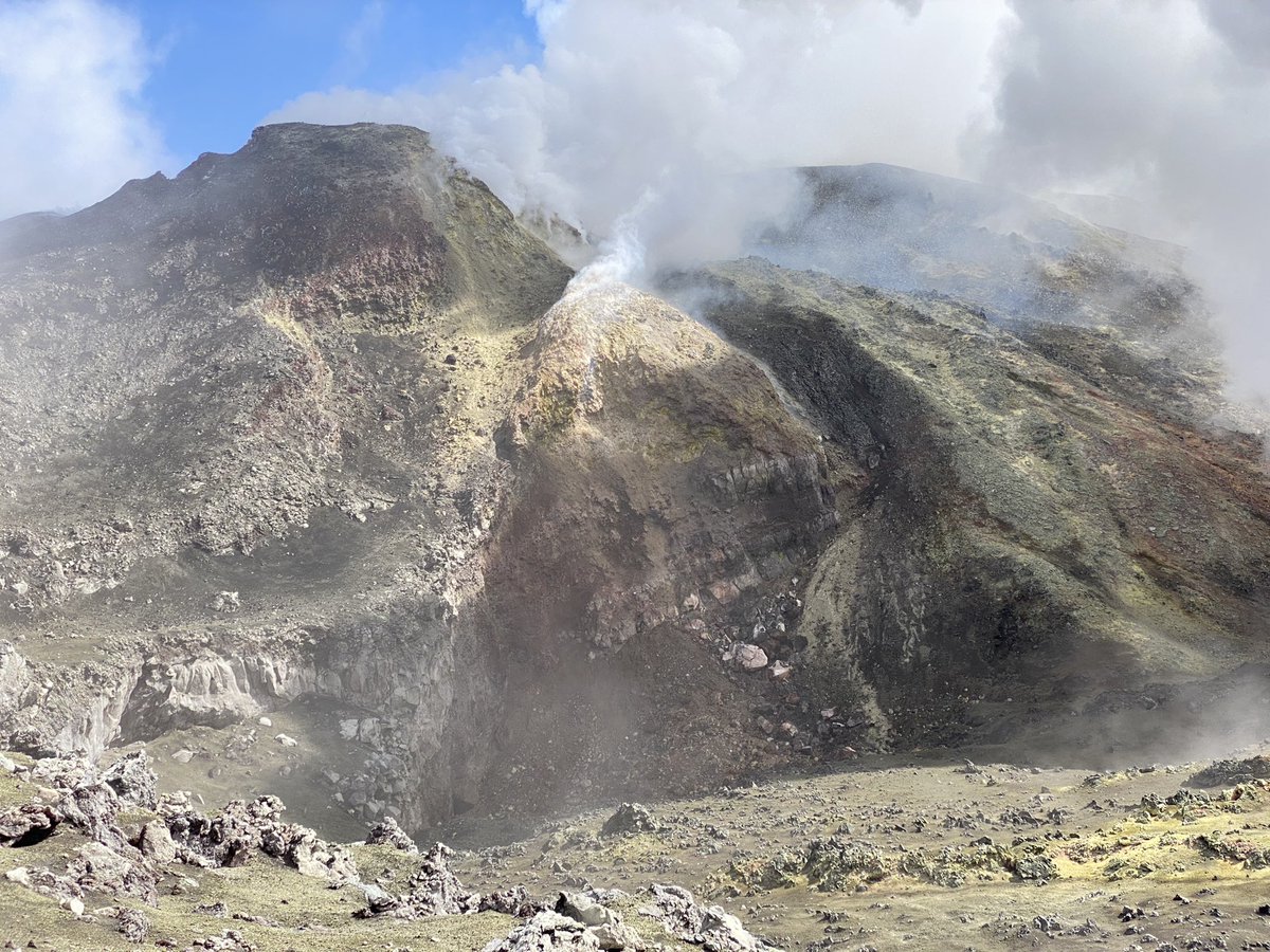 Happy to announce our @ERC_Research SYNERGY grant, @ROTTnROCK, is funded! We are studying how alteration influences volcanic hazards, using volcano remote sensing (@VOLCAPSE), mineralogy (@MagmaProf) and rock physics experiments (@LDR_Strasbourg), and modeling (@claire_harnett1)