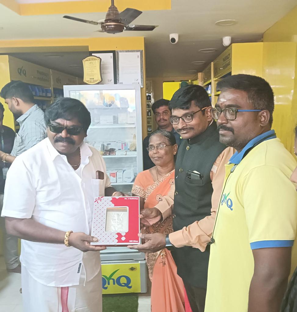 *QnQ பார்மஸி .* ஓசூரில் நேதாஜி ரோடு  அக்டோபர் 25 அன்னிக்கு பிரமாண்ட திறப்பு விழா நடைபெற்றது திரு: *இமான் அண்ணாச்சி* அவர்கள் திறப்பு விழா செய்து வைத்தார்.