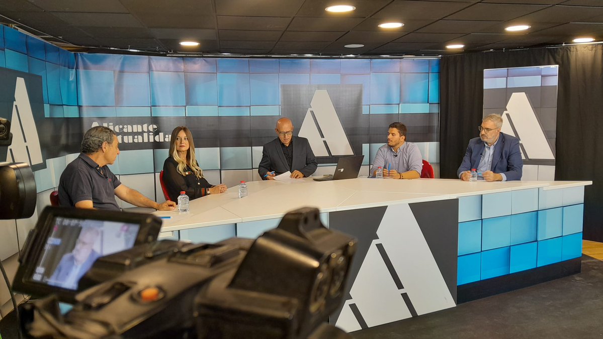 12tv Alicante (@12tv_es) on Twitter photo Estamos acabando la semana y en el Alicante Actualidad🔵⚪️de hoy nos acompañan:
-Ignacio Martínez
-<a href="/CBirlanga/">Cristina Birlanga</a>
-<a href="/CarreraAlcalde/">Francisco Carrera</a>
-<a href="/JBrugos8/">Jorge Brugos</a>
Un programa lleno de temas que vamos a tratar a las 21:15⏰en <a href="/12tv_es/">12tv Alicante</a> 📺
¡Traemos toda la actualidad desde el cómodo salón🛋️de tu casa! Estamos acabando la semana y en el Alicante Actualidad🔵⚪️de hoy nos acompañan:
-Ignacio Martínez
-<a href="/CBirlanga/">Cristina Birlanga</a>
-<a href="/CarreraAlcalde/">Francisco Carrera</a>
-<a href="/JBrugos8/">Jorge Brugos</a>
Un programa lleno de temas que vamos a tratar a las 21:15⏰en <a href="/12tv_es/">12tv Alicante</a> 📺
¡Traemos toda la actualidad desde el cómodo salón🛋️de tu casa!