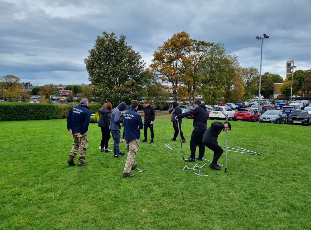 arlene_trapp's tweet image. HIVE courses prepare students for wider-college courses +employment. Intro to College + Bridge to College were visited by Army Reserves this week to explore some #commandTasks 
to develop critical thinking, communication, listening and team-working.Thanks to Dan 4 organising! 💪🏼