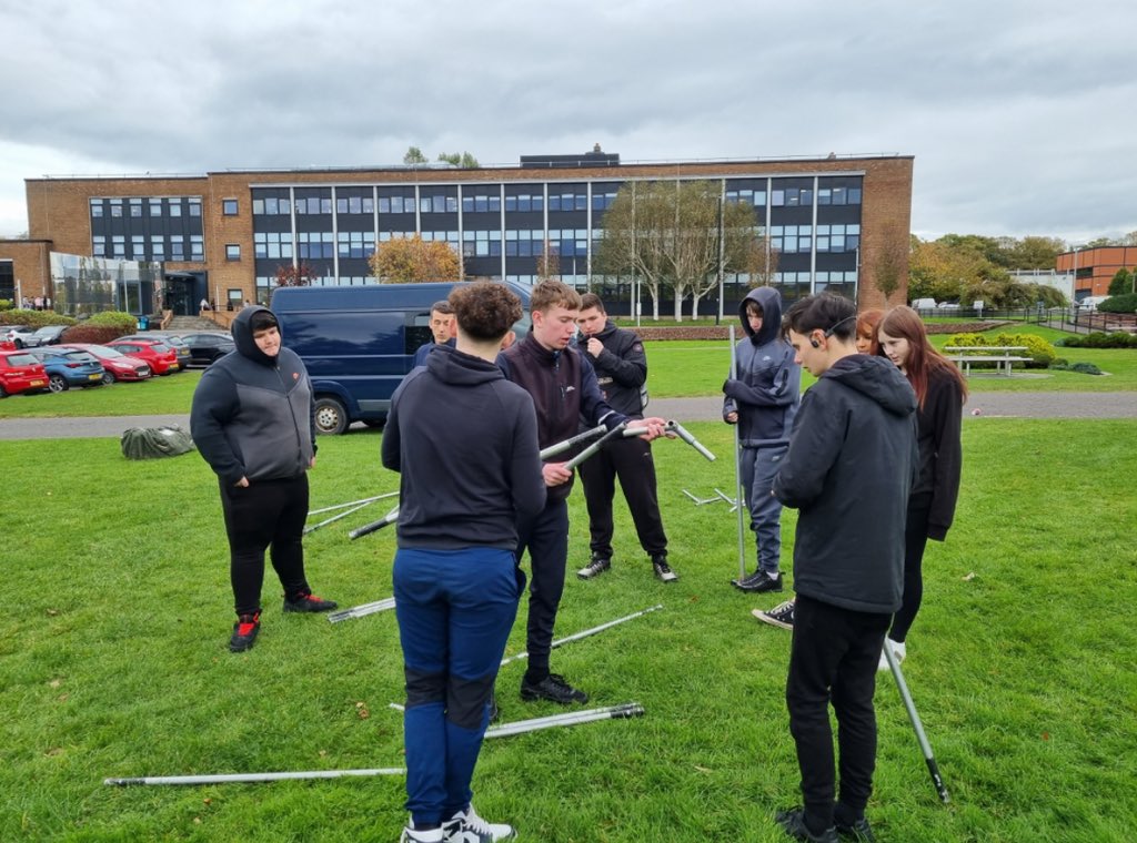 arlene_trapp's tweet image. HIVE courses prepare students for wider-college courses +employment. Intro to College + Bridge to College were visited by Army Reserves this week to explore some #commandTasks 
to develop critical thinking, communication, listening and team-working.Thanks to Dan 4 organising! 💪🏼