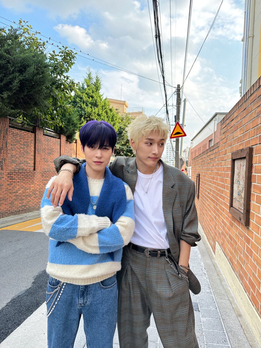 OmegaX_members's tweet photo. [#OX]

휘차니랑 고양이랑🐈🐈‍⬛

#OMEGA_X #오메가엑스
#재한 #JAEHAN https://t.co/NFVob5oHxe
