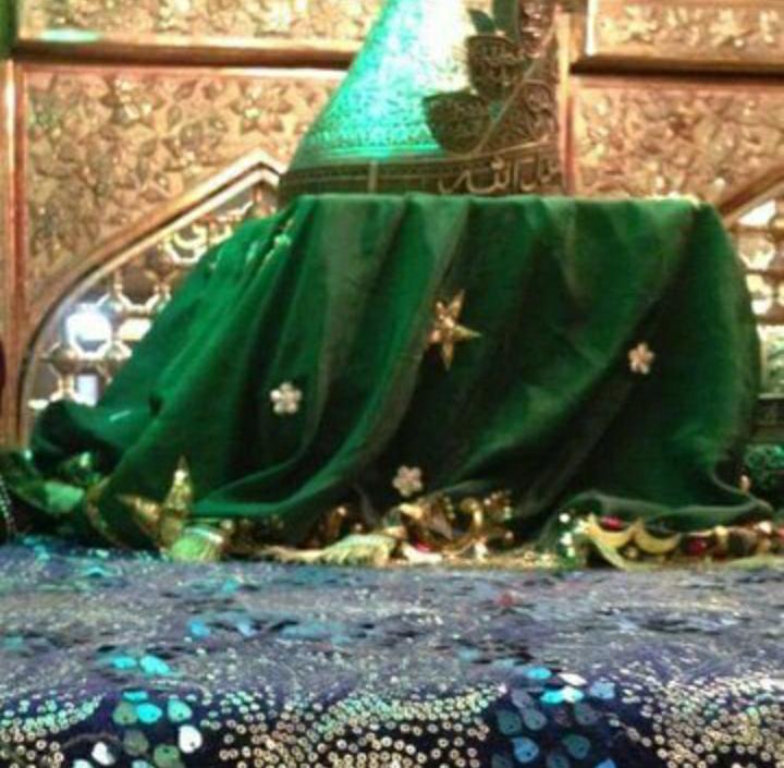 تیرا جلال و جمال، مردِ خدا کی دلیل
وہ بھی جلیل و جمیل، تُو بھی جلیل و جمیل

#ShaykAbdulQadirTheTruthful