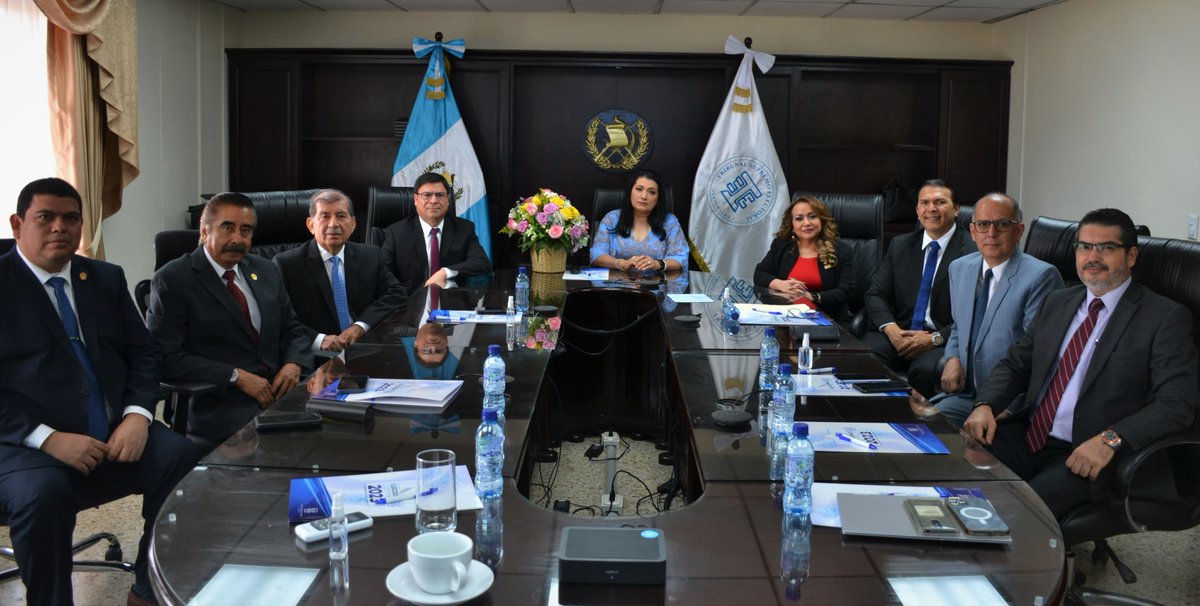 TSEGuatemala's tweet photo. La magistrada Presidenta Blanca Odilia Alfaro Guerra, dirige la reunión del Pleno de Magistrados para tratar temas de transición de la Presidencia del #TSEGuatemala, entre otros puntos de la agenda relacionados con las gestiones que competen al Tribunal. https://t.co/suEGsm3Is8