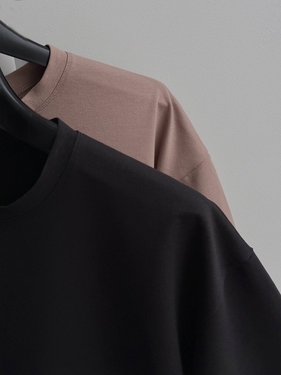 melq_nab's tweet image. РОЗЫГРЫШ!

Добрый день.
Меня зовут Евгений и я делаю одежду: футболки, худи, свитшоты, манишки (надеюсь, список будет пополняться).
Набрать лайков вы не смогли, НО вам назло я все равно разыграю для вас ФУТБОЛКУ.
От вас - RT.
Результаты будут 26.11.23 из тех, кто сделал ретвит