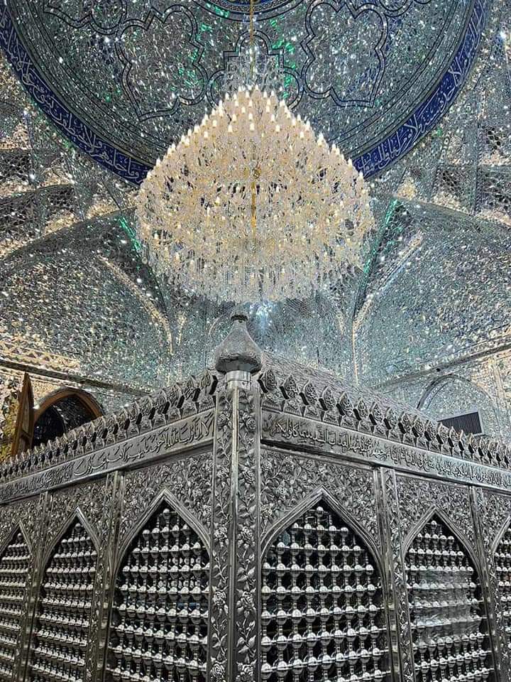 وَ وَلَّانِی عَلَ الاقَطَاب جَمْعًا
فحکمِی نَافذٌفِی کل حَالِیْ
’’مجھے حق نے تمام اقطاب کا حاکم بنایا ہے، میر احکم ہر حال میں (زمانے )پر نافذ ہے ‘‘-
قصیدہ غوثیہ

#ShaykAbdulQadirTheTruthful