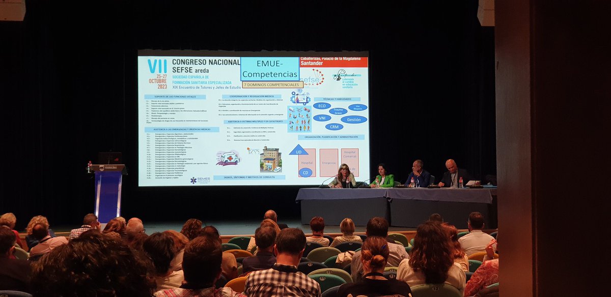 Mesa #competencias muy interesante <a href="/IbnRosa/">Rosa Ibán</a> et al. en <a href="/sefseareda/">SEFSE-AREDA</a> #SEFSE2023 con preguntas muy buenas e importantes también. Estupenda continuación de este día después de la comida