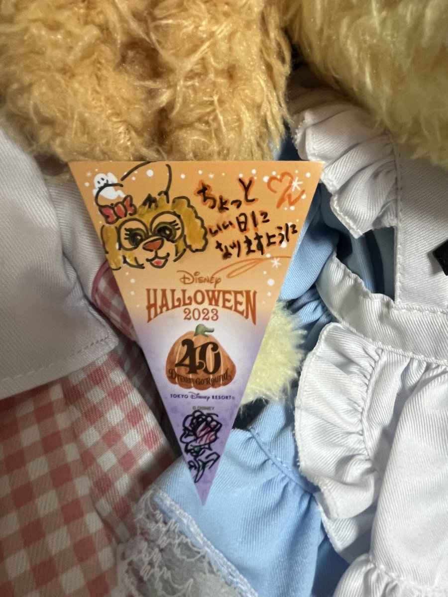 loka7796's tweet photo. #ディズニーハロウィーン

ドリームガーランドシールもらいました！
自分もアリス仮装で、クッキー・アンちゃんもアリスのお洋服でいたら、お兄さん声掛けてくれて、僕クッキーちゃん一番好きなんですよ！ってステキなイラスト入りで、本当に嬉しかったです！
ありがとうございました！ https://t.co/PUm6J5Pt3s