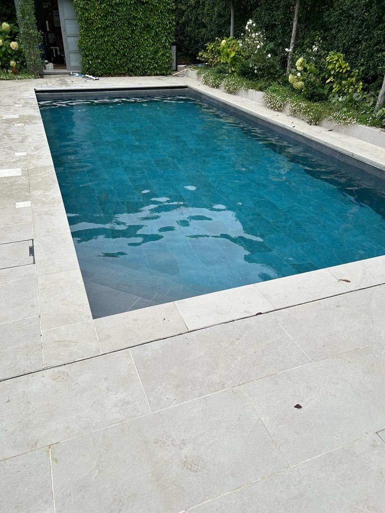 Azure_Pools's tweet image. The latest project that our very talented Pool Team have finished. Hopefully you’ll agree that it looks incredible 👌🏻 

#poolbuild #London #tiledpool #originalstyle #heatpump #azurepoolsandhottubs #poolmanlife #certikin #swimathome #waterwellness #gardendesign