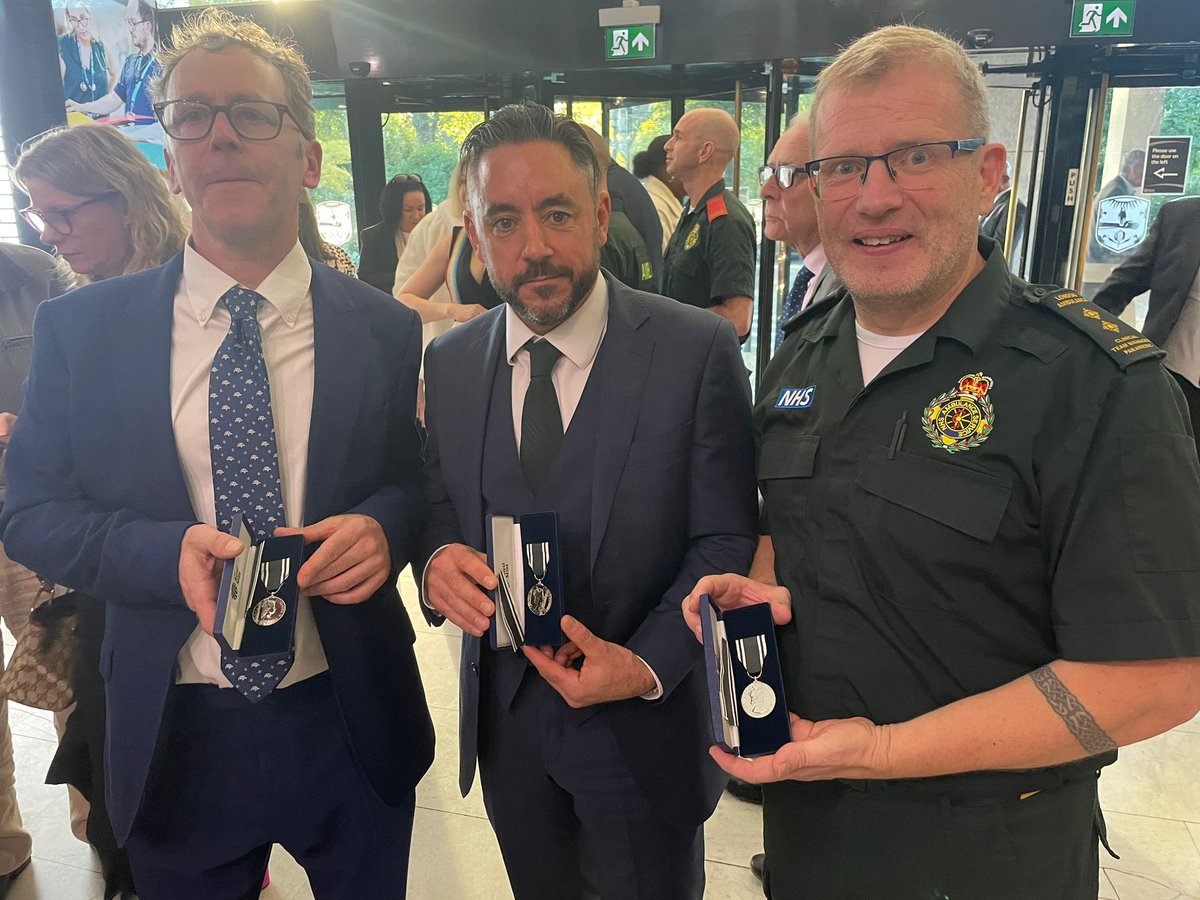 LAS_CycleTeam's tweet photo. Four of our cycle response team celebrated getting their 'Queens long service and good conduct' medals yesterday at @RCPhysicians 
Well done Paul, Paul and Dave. Also Tim (not in the picture.
@Ldn_Ambulance 
#celebration #londonambulance #teamlas #cycleresponse #cycling #Awards https://t.co/XgVm2rh47v