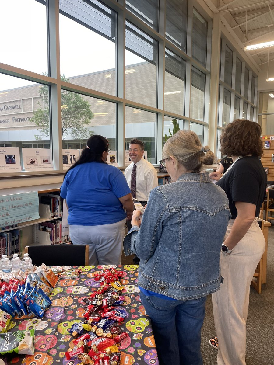 The secondary EL leads enjoyed spending time with the amazing secondary librarians.  So inspired by their high level of engagement exploring EB scaffolds and participating in structured academic conversations. <a href="/enidpsu/">Enid</a> @RobertTredway <a href="/iisdbil_esl/">IISDBIL/ESL</a>