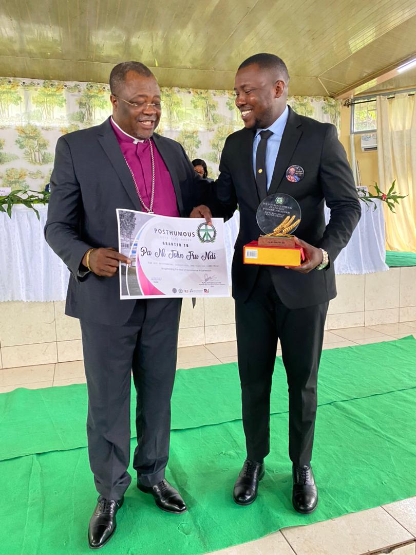 nelsonndumbe's tweet photo. Son (right) of the venerated Socialist Ni John Fru Ndi received Posthumously from the Moderator of the Presbyterian Church @PCC_Buea in Cameroon, Rt. Rev. Dr. Fonki Samuel Forba, in recognition for his promotion of Nonviolent ideals in Cameroon. https://t.co/mbvNA46HwR