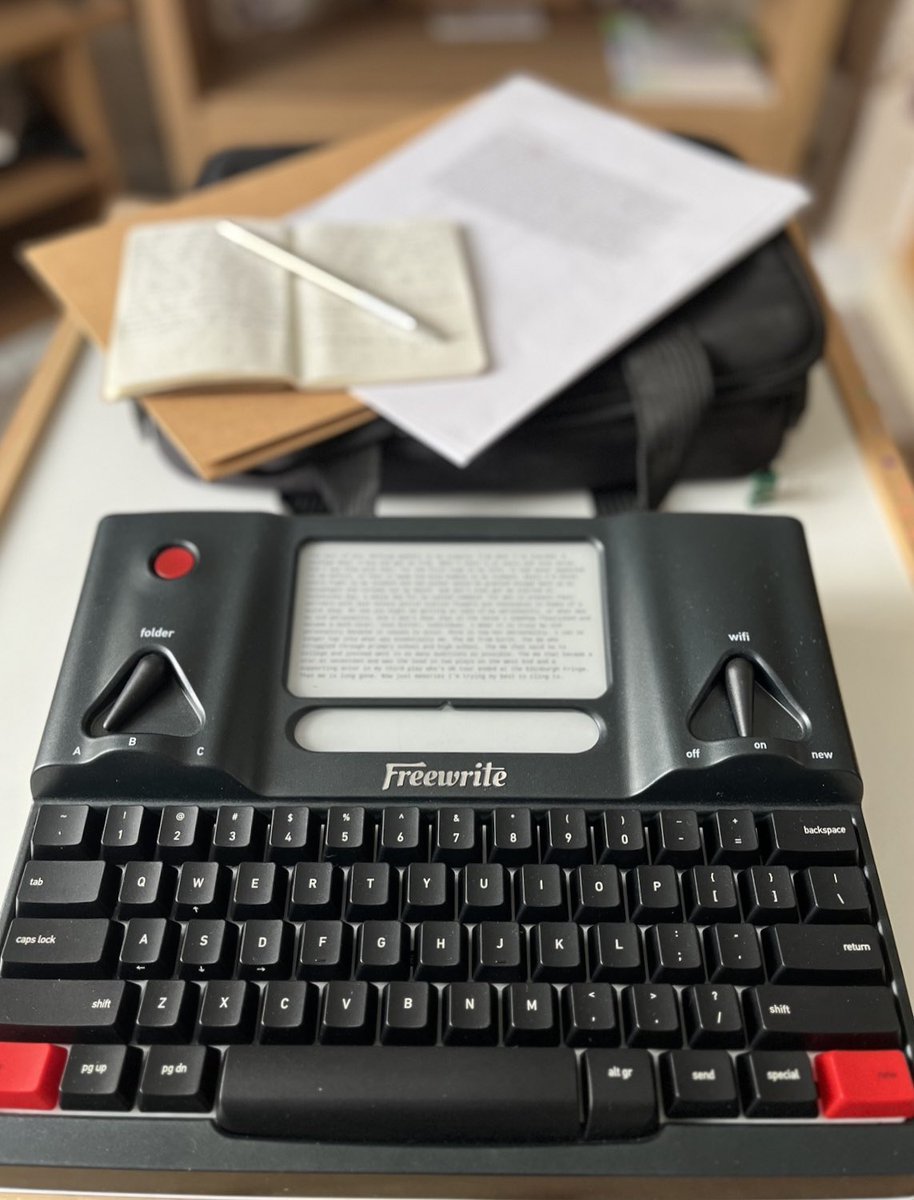 DannyWFent's tweet image. Back to drafting…

#freewritefam #getfreewrite #writeon #writers #amwriting